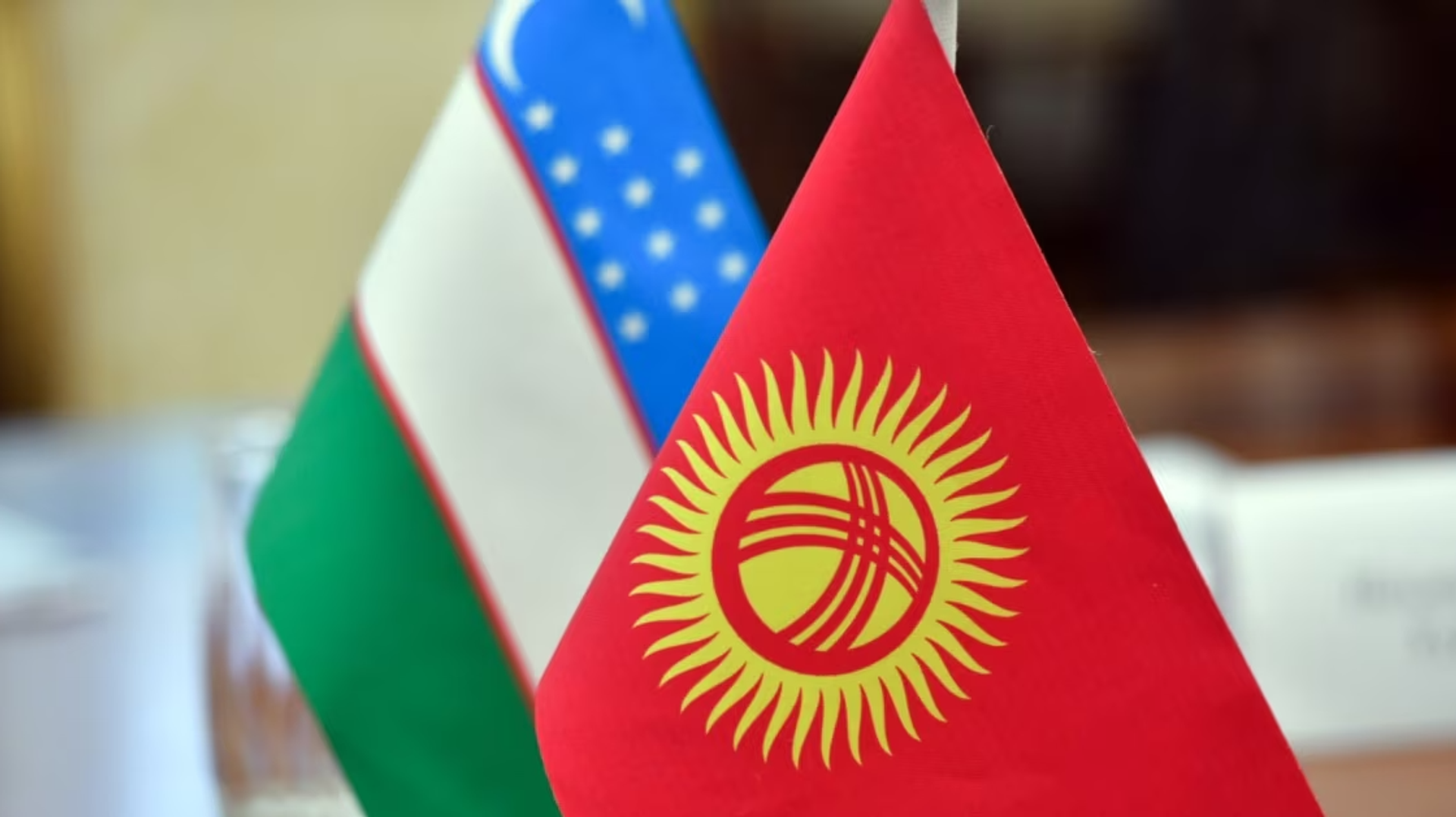 Флаги Узбекистана и Кыргызстана - Sputnik Узбекистан, 1920, 25.03.2026