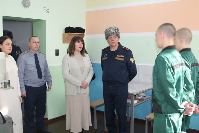 СИЗО-1 посетила Уполномоченный по правам ребенка в Омской области Елизавета Степкина