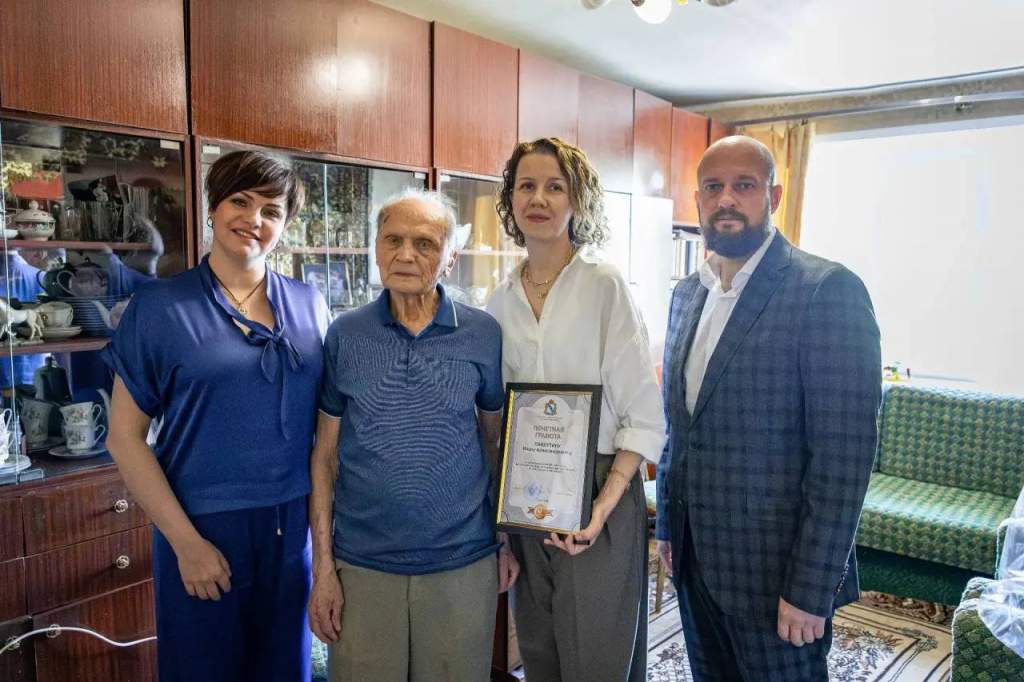 В Курске поздравили 100-летнего ветерана войны Ивана Павлутина