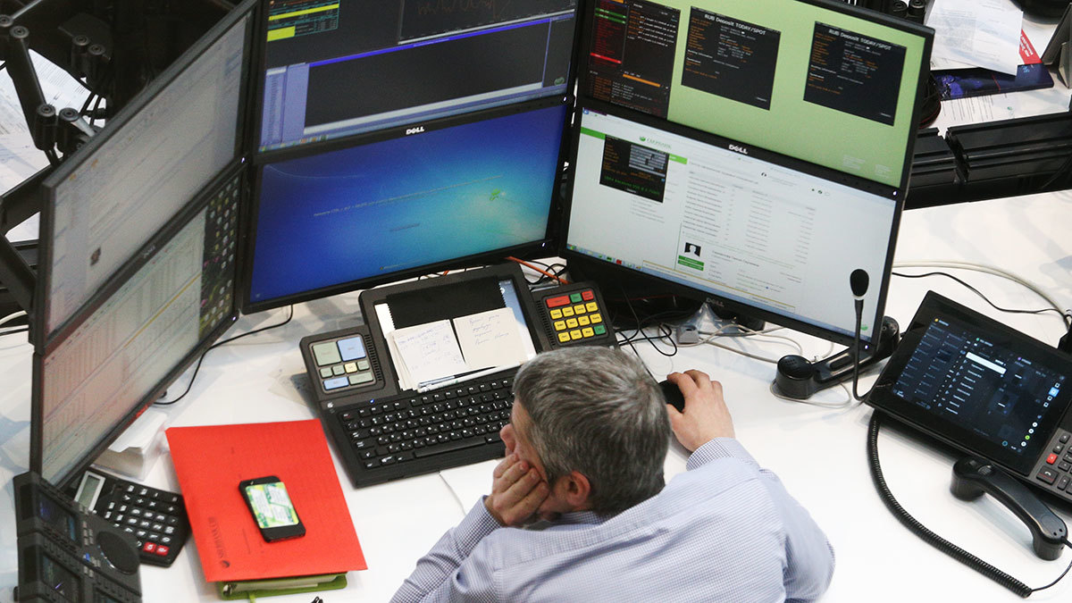 Топ брокеров россии 2022. Форекс дилер. Биржа экран. Российские брокеры 2023. Московская фондовая биржа офис.