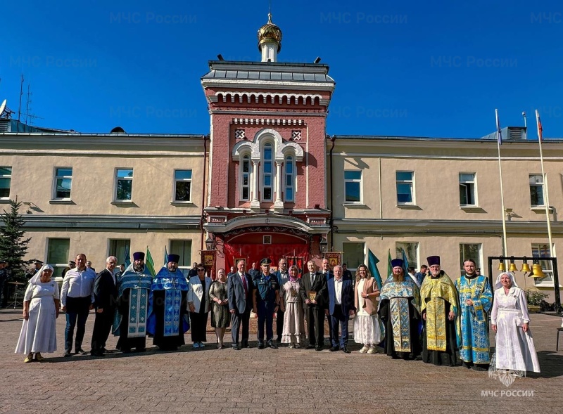 Божественная литургия, посвященная православному празднику иконы Божией Матери состоялась на Пречистенке