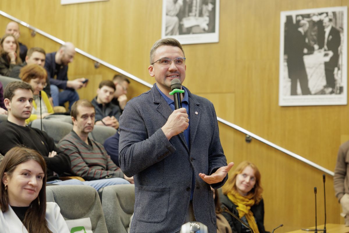 Было очень много вопросов и в зале, и в телеграм-канале Политеха 