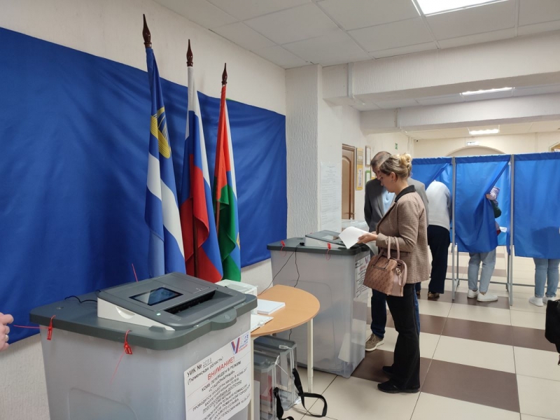 Как проголосовать в хмао. Губернатор встречается с семьями участников сво. Электронное предварительное голосование единая россия. Досрочное голосование для жителей севера. Перевыборы губернатора тюменской области.