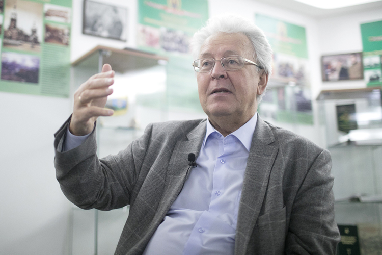 Валентин Катасонов: «Сейчас я хочу отметить, что, кроме казенных денег американского бюджета, у «глубинного государства» имеется еще один источник финансирования секретных операций. Речь идет о золоте»