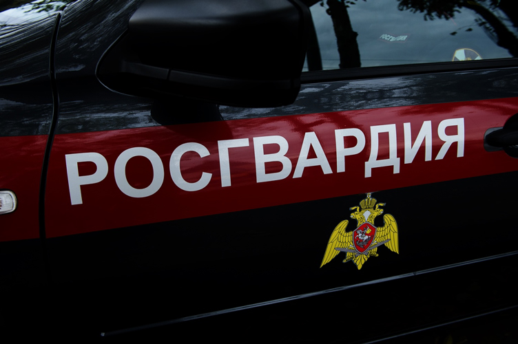 В Челябинске росгвардейццы задержали подозреваемых в краже из магазина известной сети