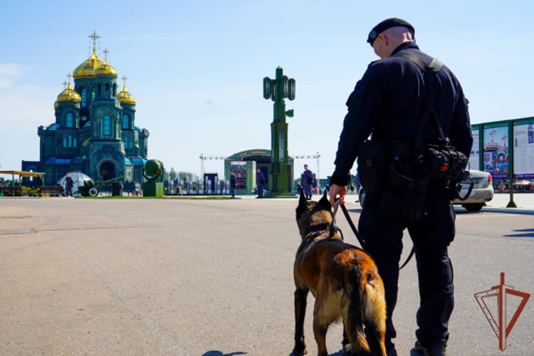 Росгвардейцы обеспечили правопорядок при проведении религиозных мероприятий в Главном храме Вооруженных Сил Российской Федерации (видео)