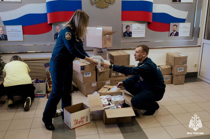 Омские спасатели присоединились к акции «Подарок солдату Победителю»