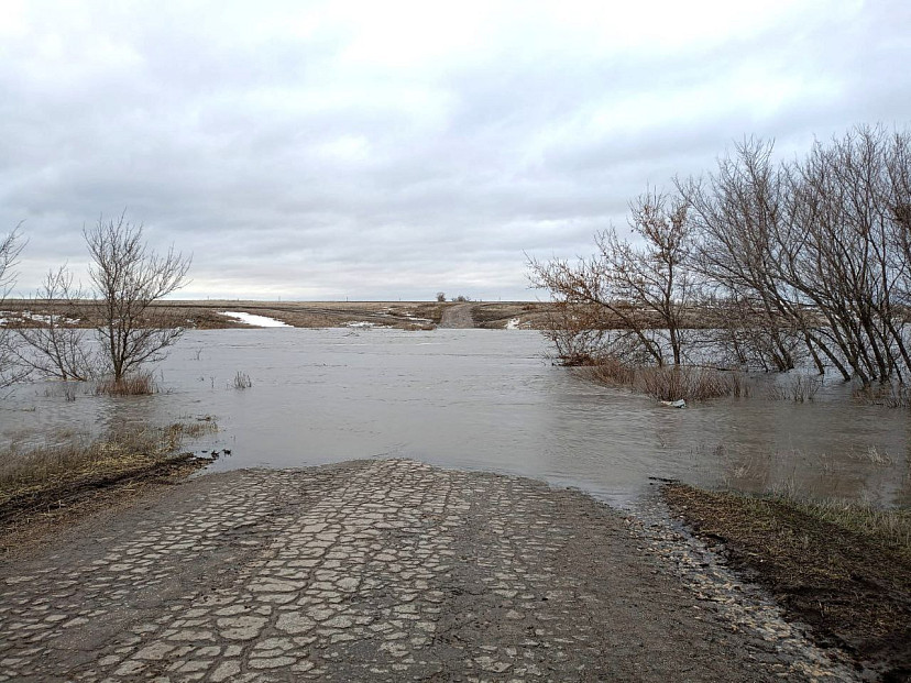 В Саратовской области организовали объезды затопленных мостов и плотин