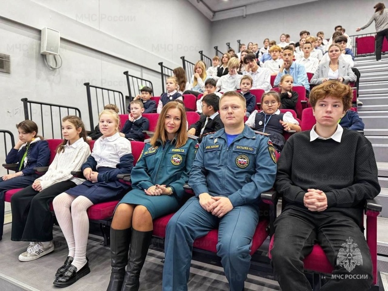 Сотрудники Юго-Восточного административного округа провели урок в рамках проекта «Разговоры о важном»