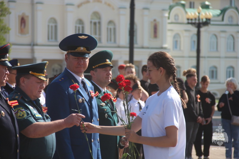 Начальник Главного управления МЧС России по Хабаровскому краю принял участие в памятных мероприятиях на площади Славы