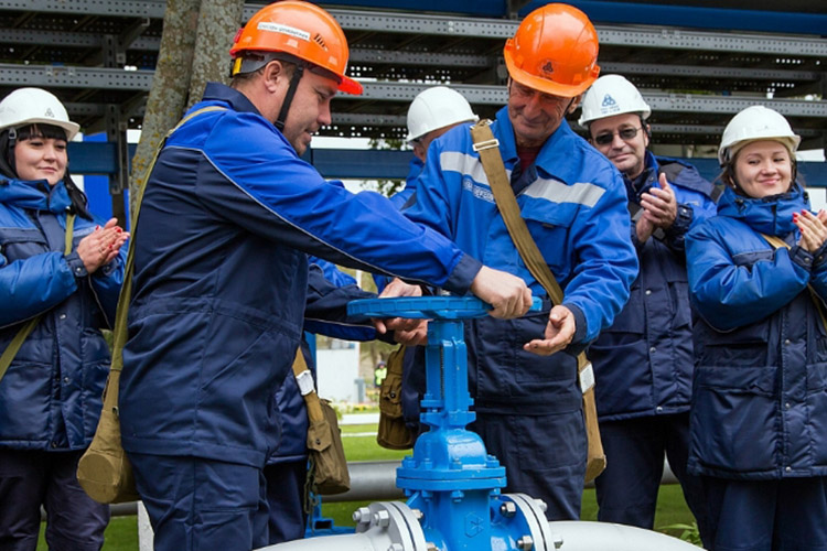 По данным «БИЗНЕС Online», НКНХ покинут от 330 до 400 человек