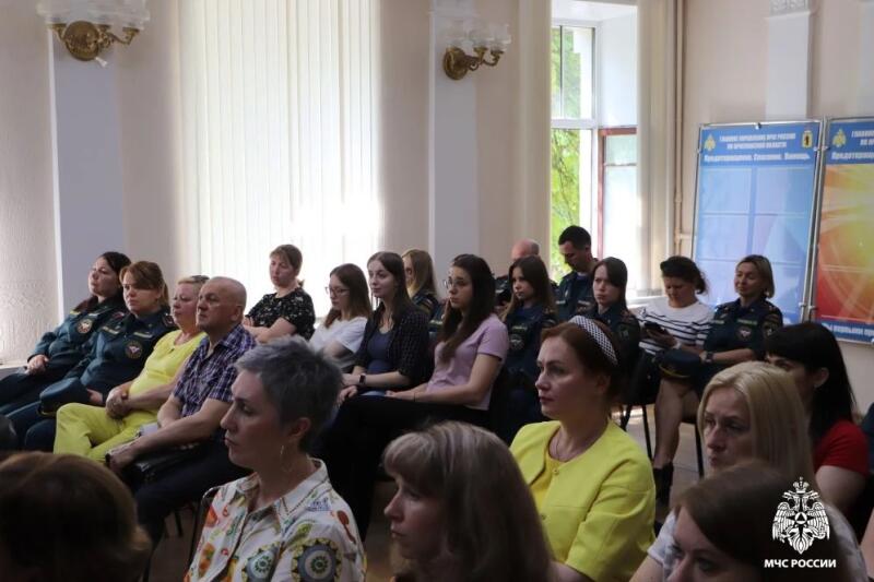 Сила в единстве: сотрудники МЧС России обсудили ключевые факторы Победы в Великой Отечественной войне и межконфессиональное согласие