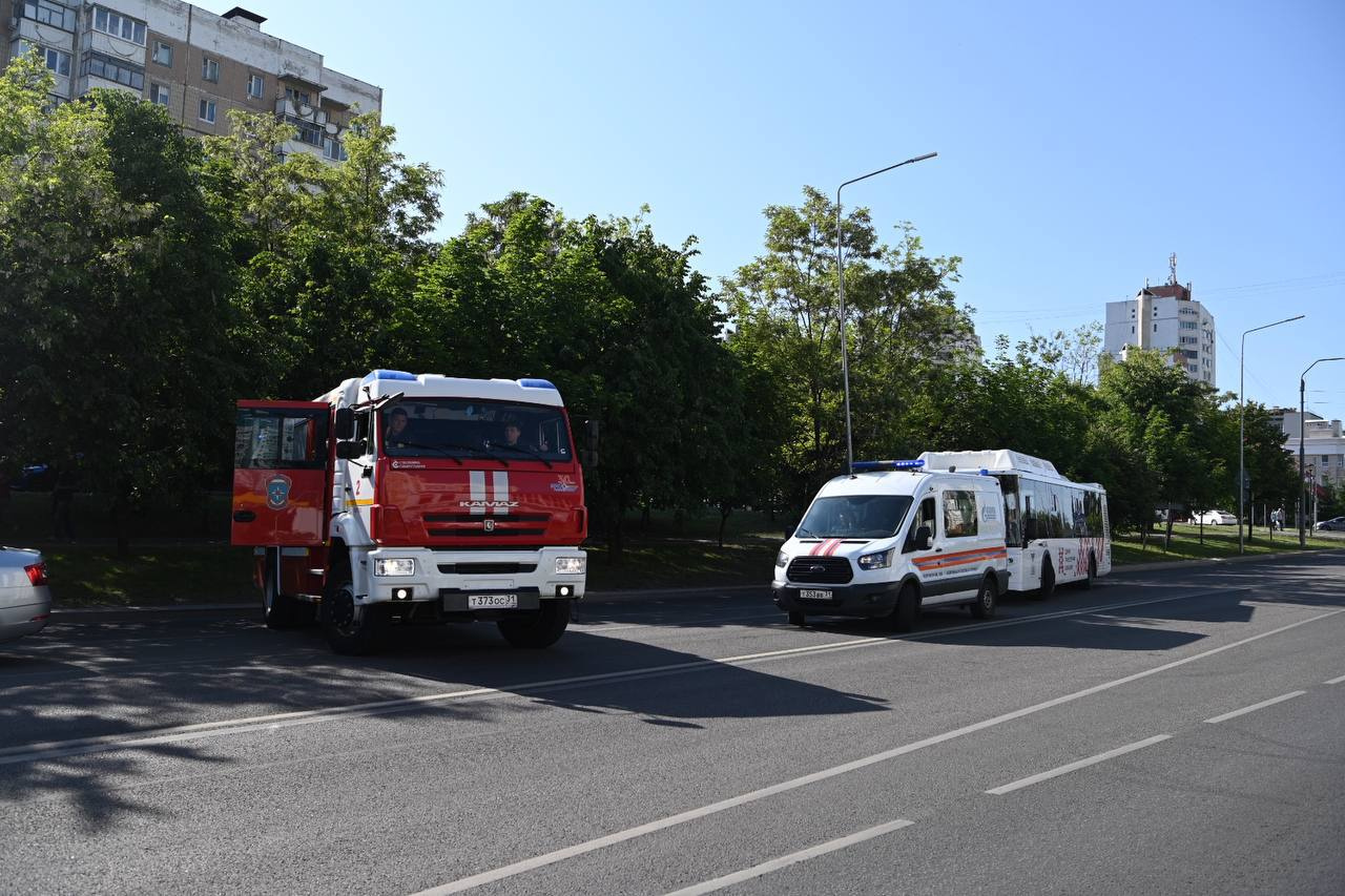 Белгород без света. Взрыв в томаровке 15. Белгород падение обломков. Камеры на перекрестках. Белгород дороги.