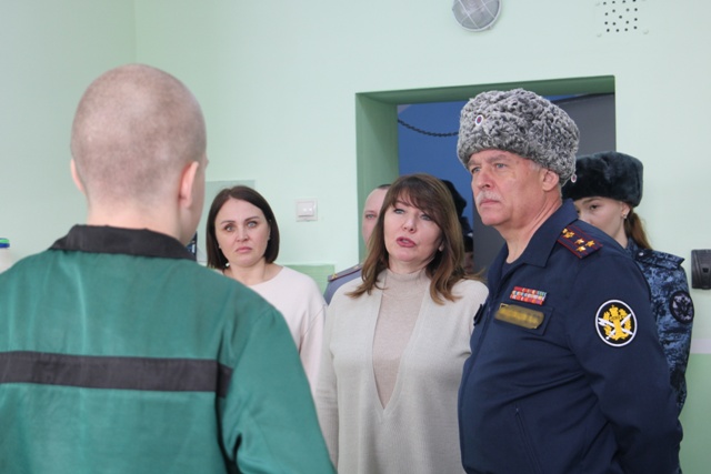 СИЗО-1 посетила Уполномоченный по правам ребенка в Омской области Елизавета Степкина 