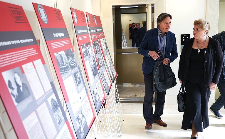 Выставка к заседанию Комиссии СФ по информационной политике и взаимодействию со СМИ