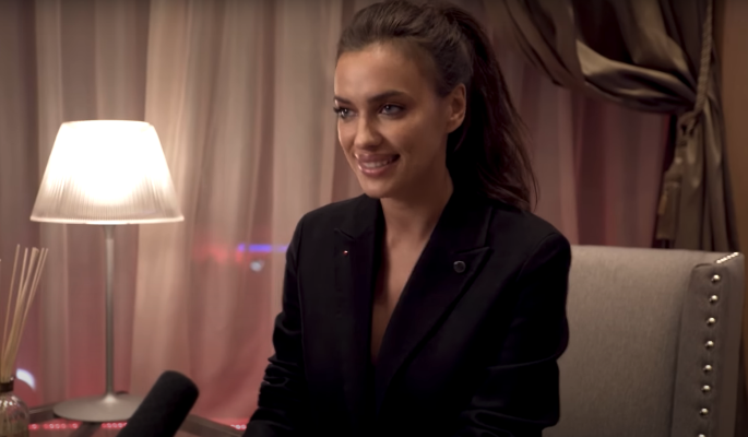 Ирина Шейк пошла по стопам Мадонны – яркое появление модели стало сенсацией