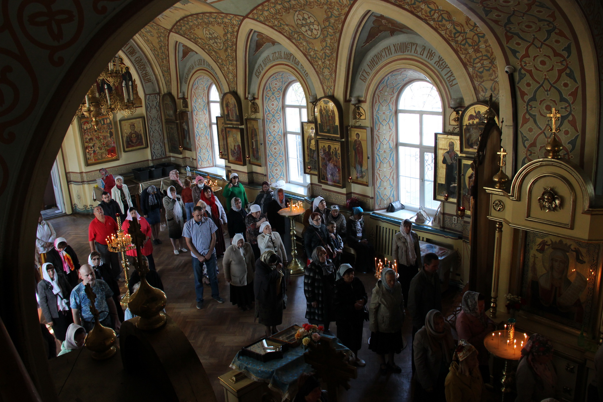 храм старо поворинское кладбище служба на радоницу. пасхальная служба в храме. храм павла таганрогского в таганроге. таганрог служба в церкви. собор свято никольский таганрог.