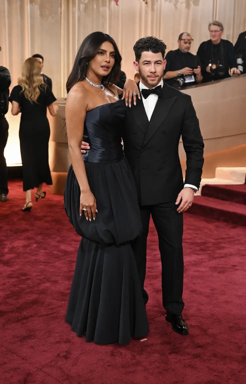 Золотой Глобус-2026: Мила Кунис, Джулия Робертс и Майли Сайрус