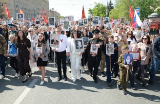 По главной улице Челябинска прошел «Бессмертный полк» 