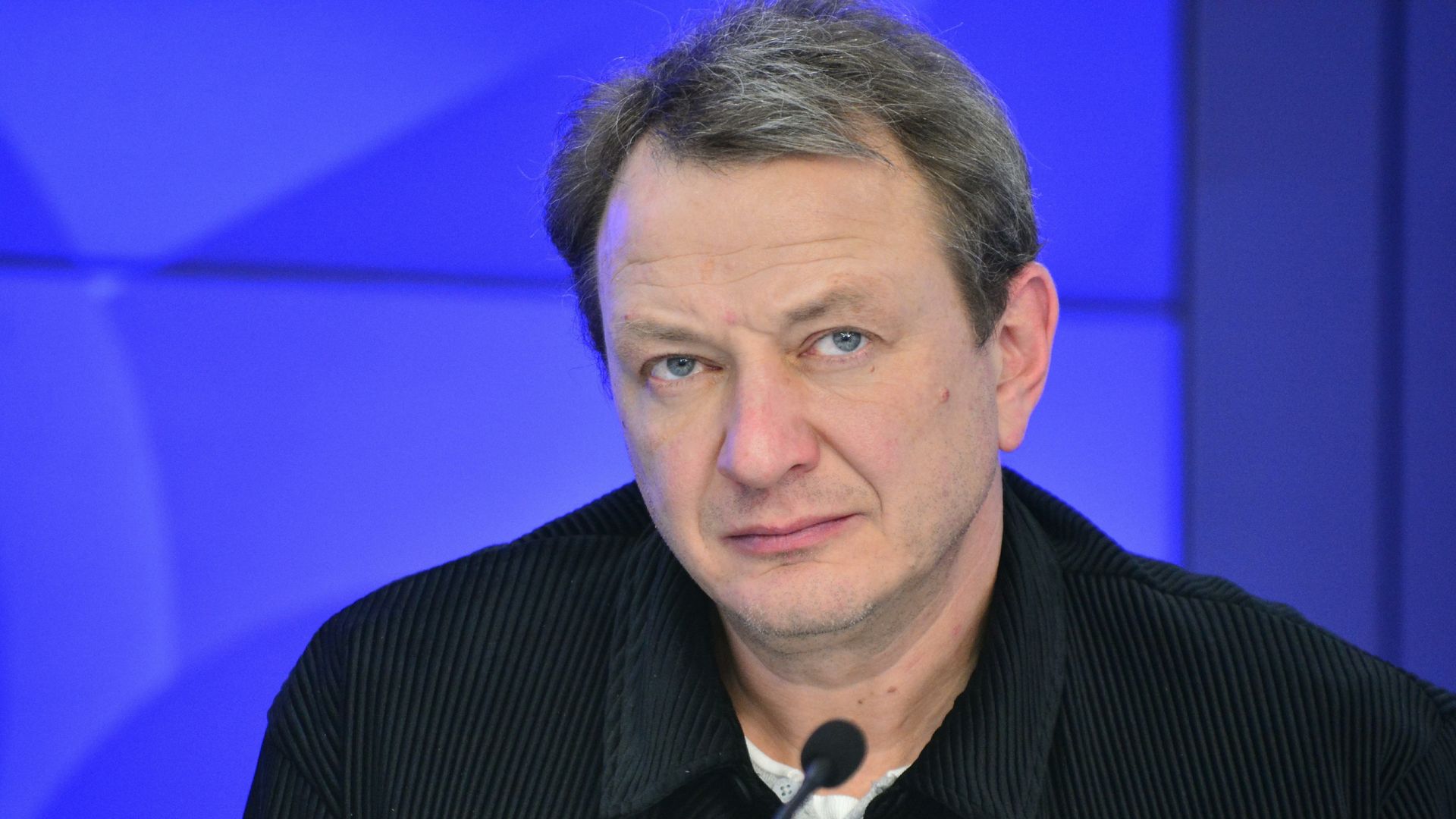 Марат Башаров появился на премьере фильма «Русский крест» с новой ...