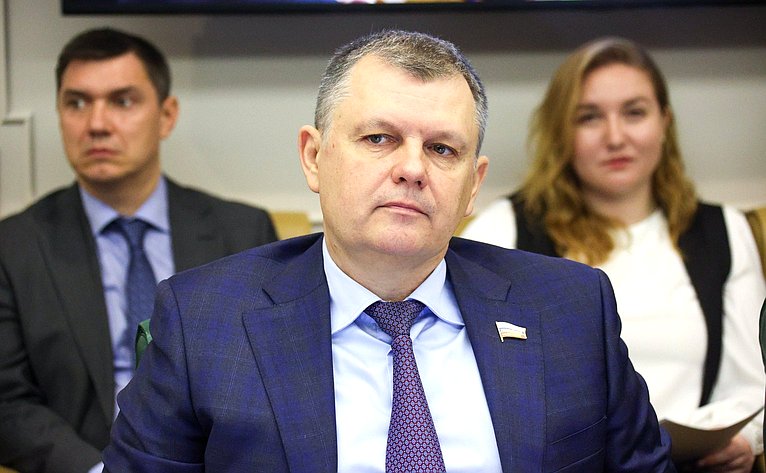 Александр Наролин