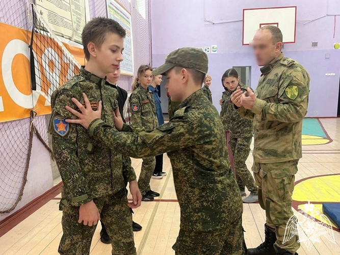 В Новгородской области росгвардейцы провели урок самообороны для молодежи