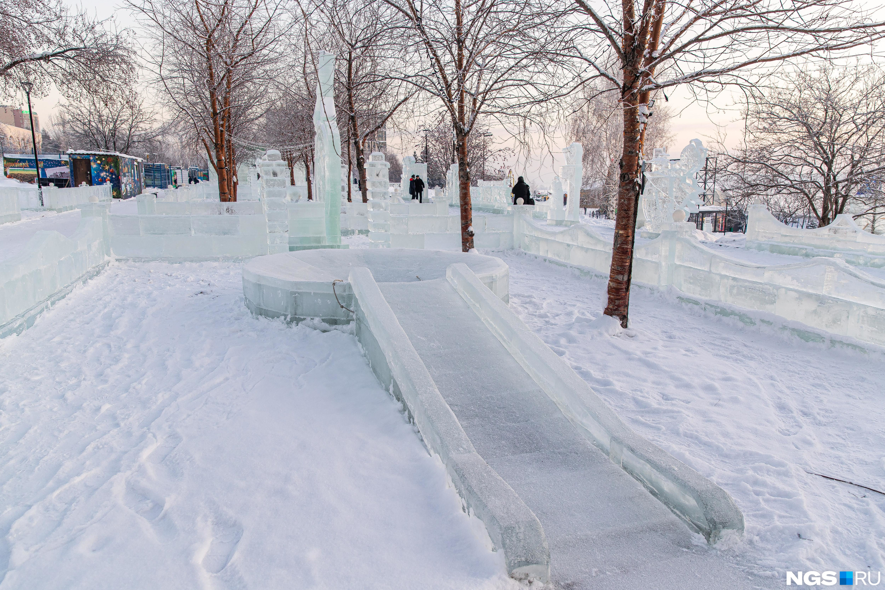 ледовый городок на набережной