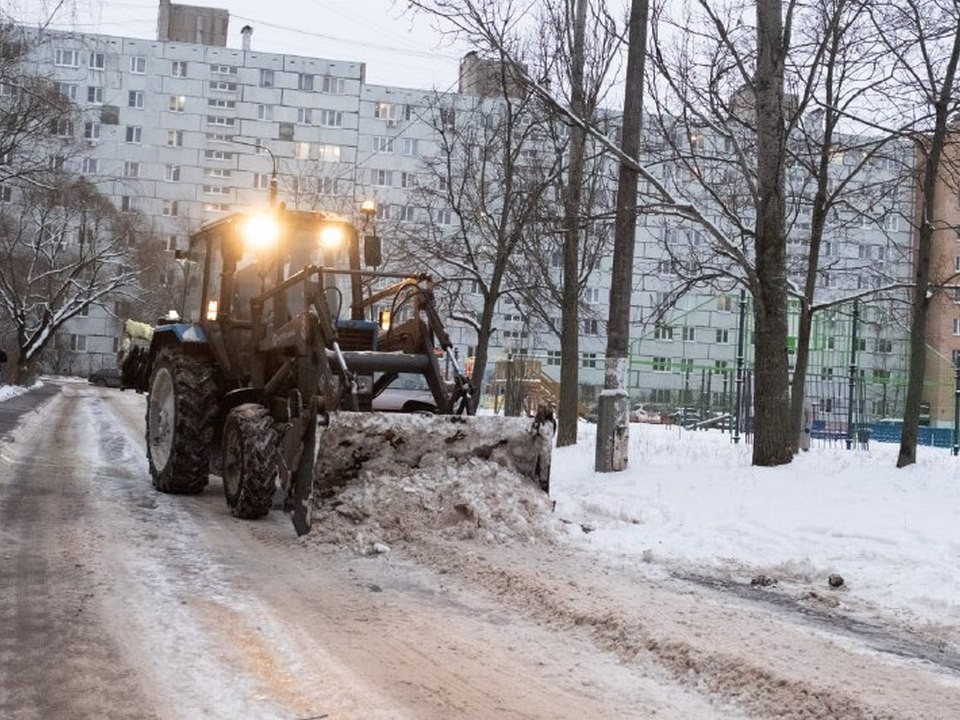 Жители Королева поблагодарили коммунальщиков за расчистку двора в Юбилейном