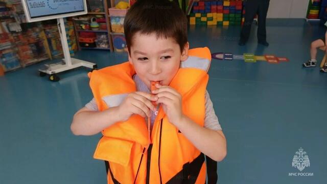 Детям рассказали об опасности тонкого льда