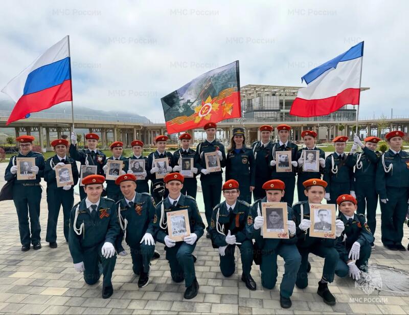 МЧС России провели парад наследников Победы в Тавриде