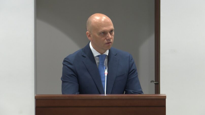 С отчётом о работе регионального правительства выступил губернатор Алексей Беспрозванных
