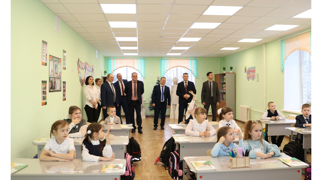 После капремонта открыли самую большую школу Комаричского района