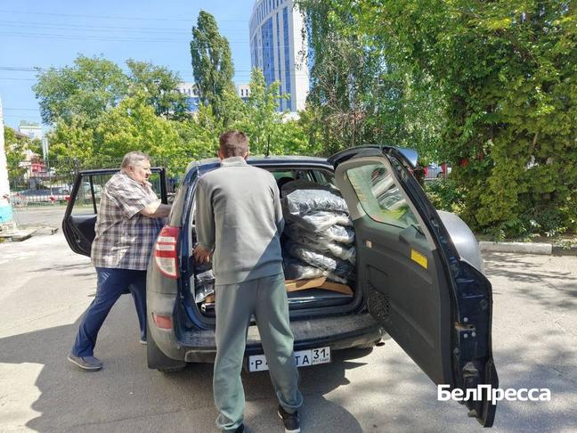 Волонтёры приезжают к бойцам с подарками