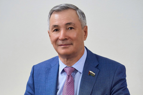 Фуат Сайфитдинов поздравил жителей региона с Днем многодетной семьи в Тюменской области