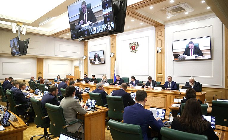 Расширенное заседание Комиссии Совета Федерации по мониторингу законодательства Российской Федерации в сфере государственного контроля (надзора) и муниципального контроля в РФ на тему «Итоги контрольной (надзорной) деятельности в РФ за 2025 год»