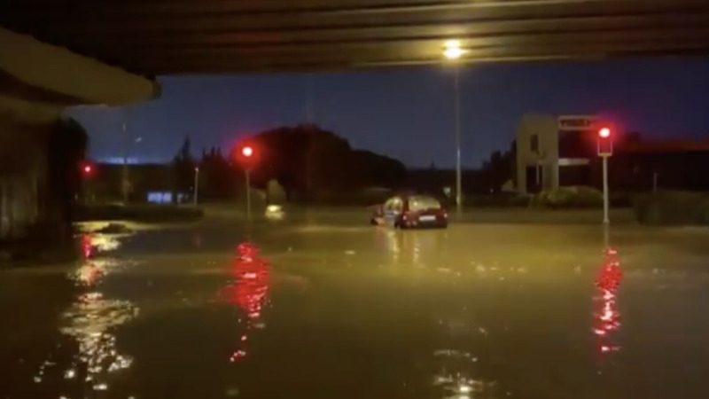 В Турции затоплено прибрежное шоссе, стоимостью 4,2 млрд долларов США