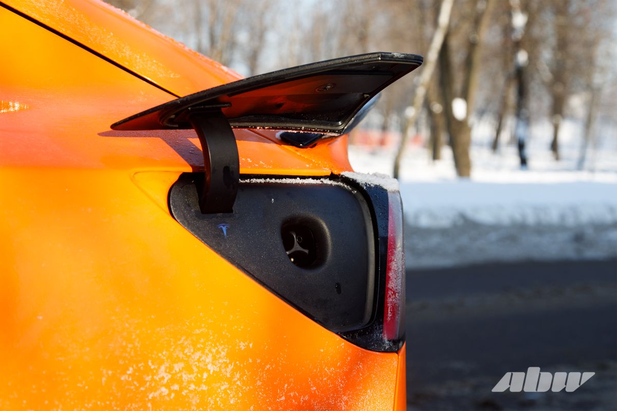 Таксисты занимают все зарядки? Что происходит на электрозаправках днем