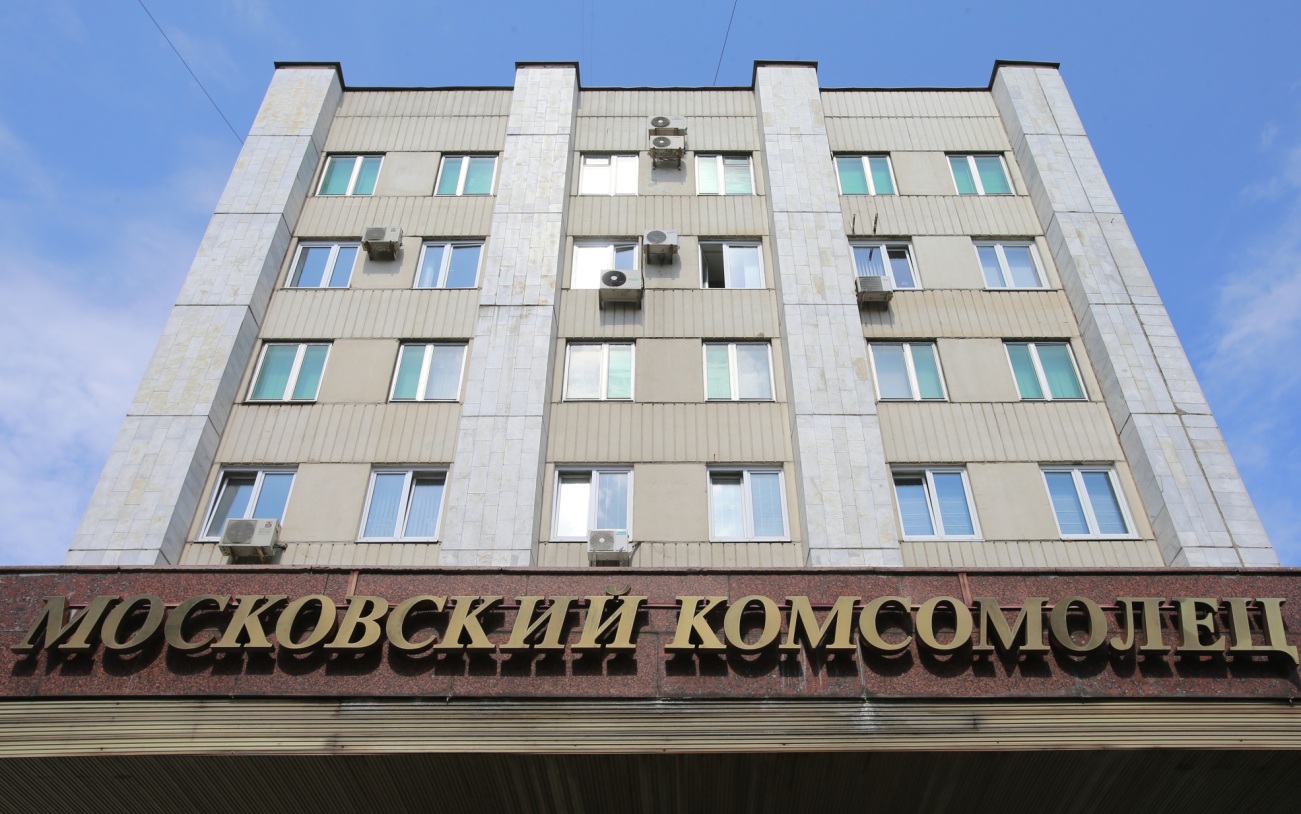 В здание 