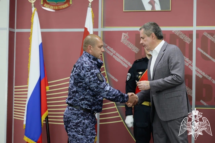 Вымпелом директора Росгвардии награждено управление ведомства по Белгородской области