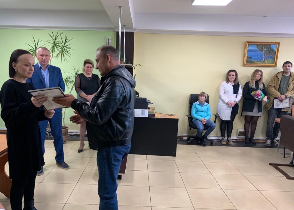 Сотрудникам АО «Автопарк» вручили награды в преддверии Дня автомобилиста