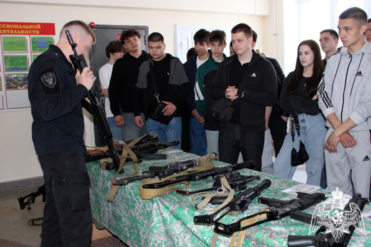 Спецназ Росгвардии провел профориентационное занятие для ульяновских студентов