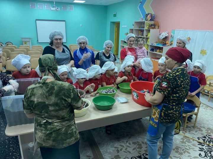 Волонтеры группы «Поддержим наших г. Мензелинск» провели мастер- класс по изготовлению чая