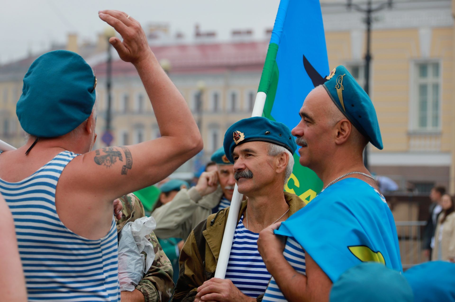 Голубые бери. Берет «ВДВ». Берет десантный. Десант ВДВ. День ВДВ В Санкт-Петербурге.