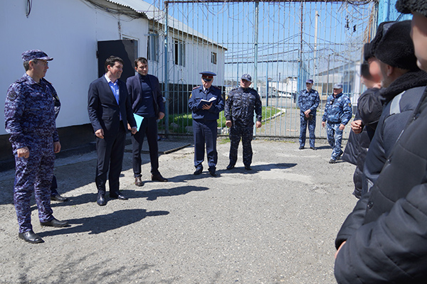  Уполномоченный по правам человека в Республике Дагестан Джамал Алиев с плановой проверкой посетил исправительную колонию № 7 