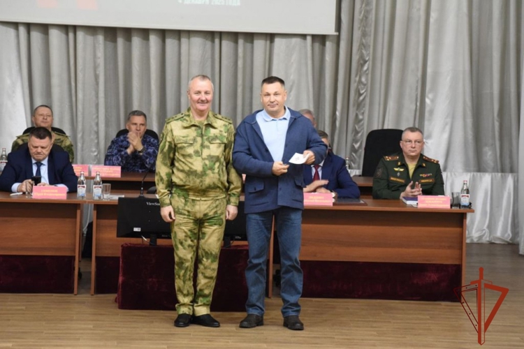 Командующий Сибирским округом Росгвардии вручил ведомственные награды журналистам Томской области (видео)