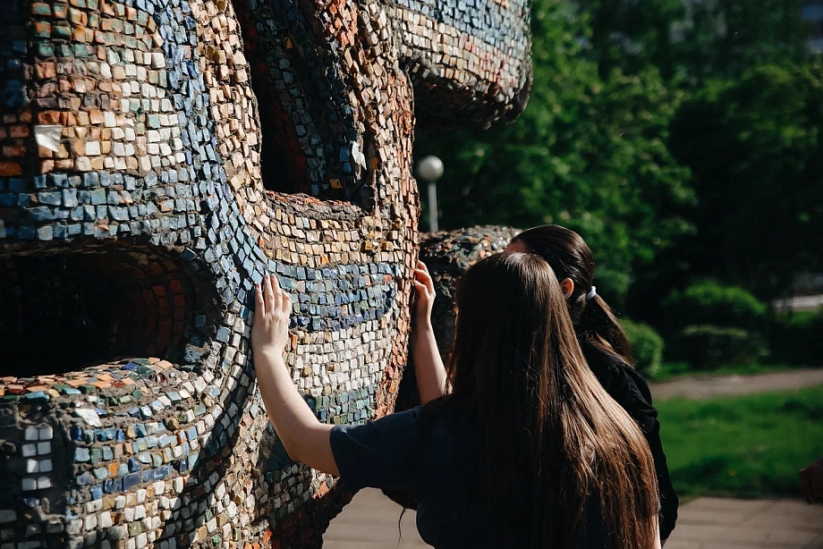 Фото: челнинские активисты начали восстанавливать скульптуру Ханова 
