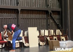 Труппа добилась отмены поставки новых кресел 