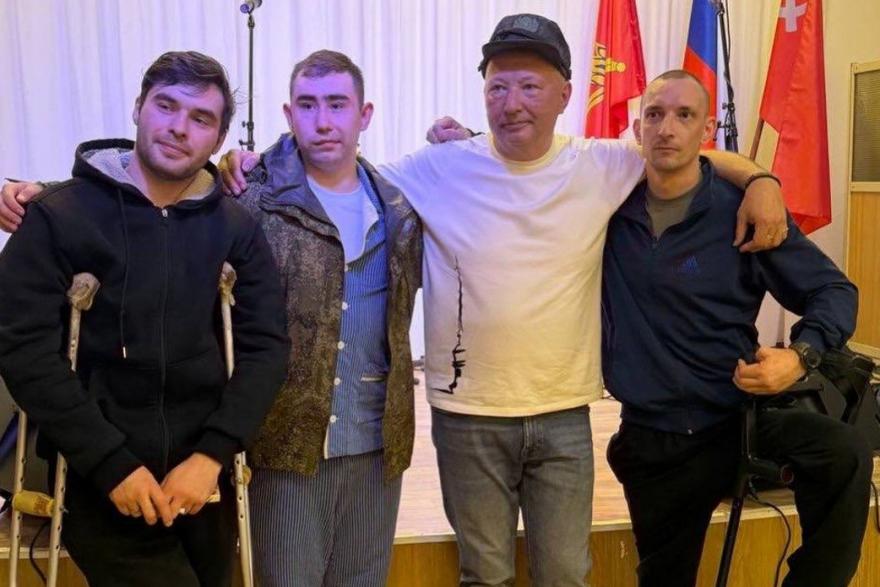 Уроженец Кургана Юрий Гальцев выступил перед бойцами в военном госпитале