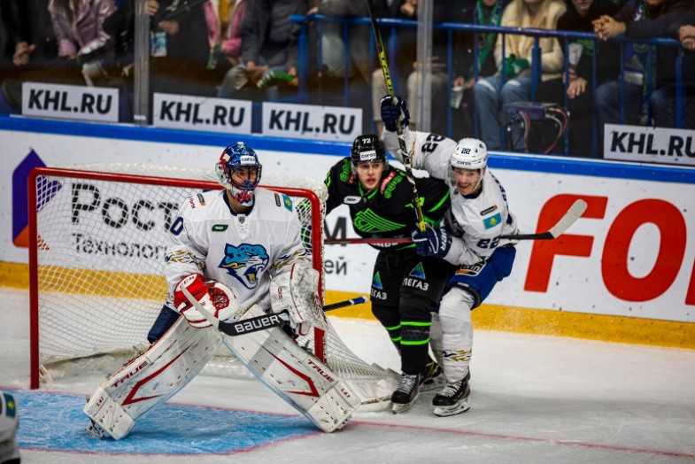 Эпизод столкновения двух игроков салавата юлаева. Салават юлаев проиграл. Логинов салават юлаев чемпион 2008. Кхл салават юлаев барыс прямая трансляция. Наумов хоккеист салават юлаев.