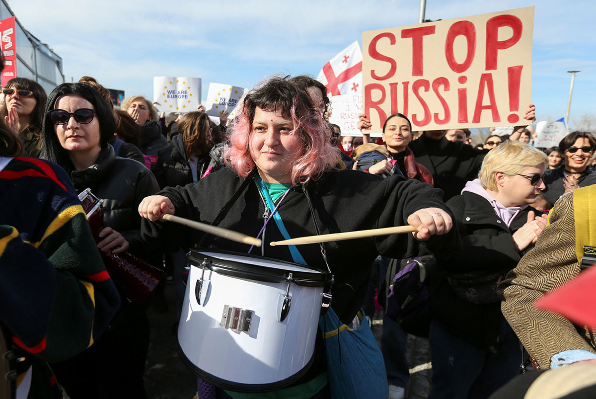 Участники акции протеста против законопроекта об 